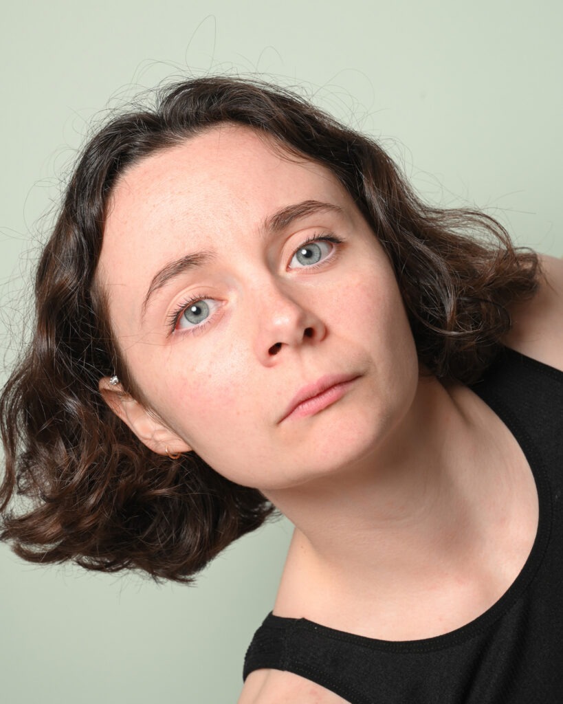 - Théâtre -
« Oser parler et affirmer et proférer encore et marcher sur la scène et entrer dans la lumière... » Jean-Luc Lagarce